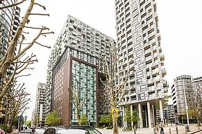 Chic Studio With Skyline Views