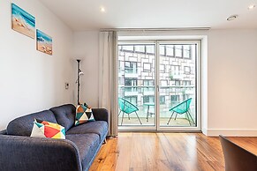 Chic Studio With Skyline Views