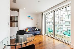 Chic Studio With Skyline Views