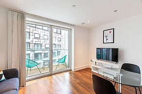 Chic Studio With Skyline Views