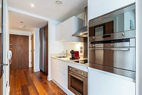 Chic Studio With Skyline Views