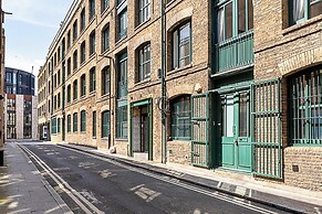 Quirky and Colourful Flat in Shoreditch