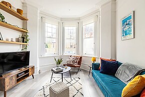 Stylish Hideaway Flat at Milton Park Highgate