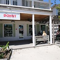 Runaway Tropical Waves-pet Friendly