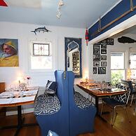 Runaway Tropical Waves-pet Friendly