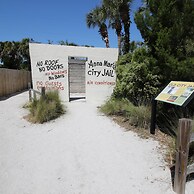 Runaway Tropical Waves-pet Friendly