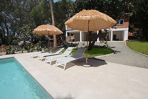 Tess Villa Olmos in M Laga