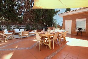 Tess Villa Olmos in M Laga