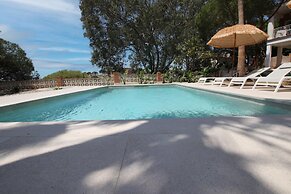 Tess Villa Olmos in M Laga