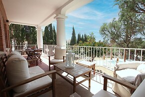 Tess Villa Olmos in M Laga