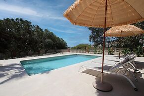 Tess Villa Olmos in M Laga