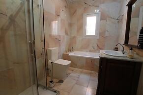 Tess Villa Olmos in M Laga