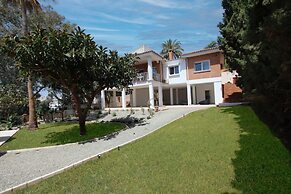 Tess Villa Olmos in M Laga