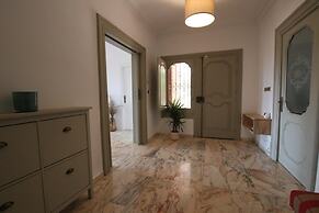 Tess Villa Olmos in M Laga