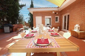 Tess Villa Olmos in M Laga