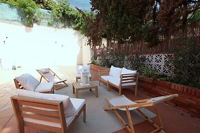 Tess Villa Olmos in M Laga