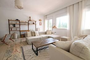 Tess Villa Olmos in M Laga