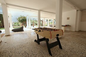 Tess Villa Olmos in M Laga