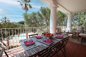 Tess Villa Olmos in M Laga