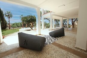 Tess Villa Olmos in M Laga