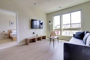 Stylish 2BR Condo in Alexandria