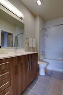 Stylish 2BR Condo in Alexandria