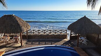 Casa Mister Ken pie de playa Los Cocos