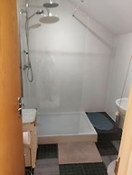 Malvern Cozy Apartment Retreat King bed & Sofa bed