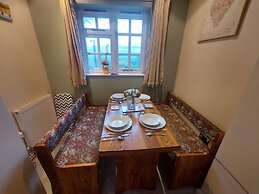 Malvern Cozy Apartment Retreat King bed & Sofa bed