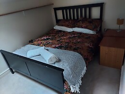 Malvern Cozy Apartment Retreat King bed & Sofa bed