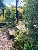 Malvern Cozy Apartment Retreat King bed & Sofa bed