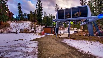 3 Bedroom Ski In, Ski Out Townhome at Snowflake Lift