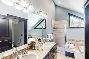 3 Bedroom Ski In, Ski Out Townhome at Snowflake Lift