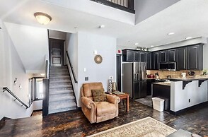 3 Bedroom Ski In, Ski Out Townhome at Snowflake Lift