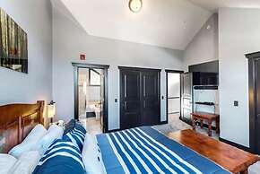 3 Bedroom Ski In, Ski Out Townhome at Snowflake Lift