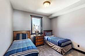 3 Bedroom Ski In, Ski Out Townhome at Snowflake Lift