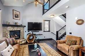 3 Bedroom Ski In, Ski Out Townhome at Snowflake Lift