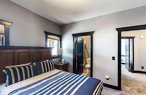 3 Bedroom Ski In, Ski Out Townhome at Snowflake Lift