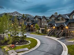 3 Bedroom Ski In, Ski Out Townhome at Snowflake Lift