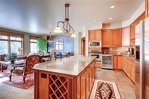Ski in, ski out 3 Bedroom at Lone Eagle in River Run
