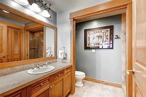 Ski in, ski out 3 Bedroom at Lone Eagle in River Run