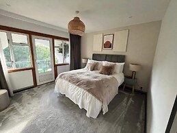 Inviting 5-bed House With Fishing Lake in Devizes