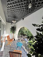 Inviting 5-bed House With Fishing Lake in Devizes