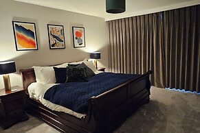 Inviting 5-bed House With Fishing Lake in Devizes