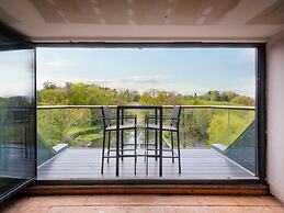 Inviting 5-bed House With Fishing Lake in Devizes