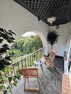 Inviting 5-bed House With Fishing Lake in Devizes