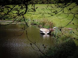 Inviting 5-bed House With Fishing Lake in Devizes