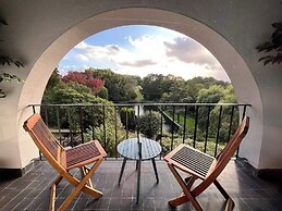 Inviting 5-bed House With Fishing Lake in Devizes