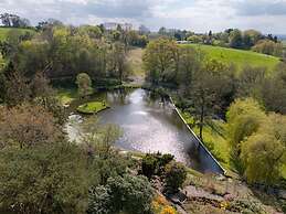 Inviting 5-bed House With Fishing Lake in Devizes