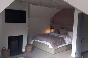 5 Bed Lake House - Sleeps 10 - Nature Reserve